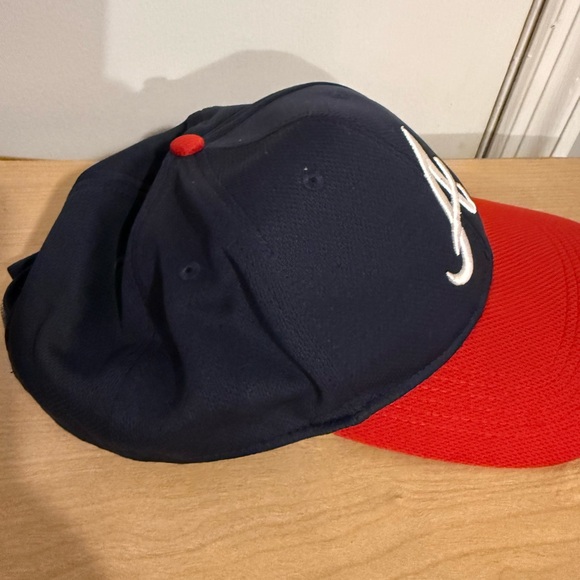 Red and Blue Baseball Cap Atlanta Braves - Picture 4 of 5